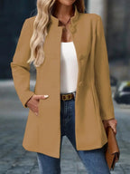 Kelsey™ | Abrigo corto elegante con cuello mao entallado