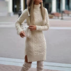 Zoey™ | Vestido de punto trenzado con cuello alto y manga larga