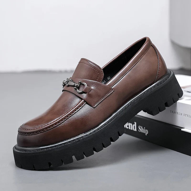 Byron™ | Mocasines de piel con plataforma y hebilla metálica