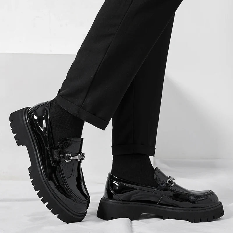 Byron™ | Mocasines de piel con plataforma y hebilla metálica