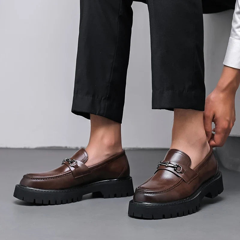 Byron™ | Mocasines de piel con plataforma y hebilla metálica