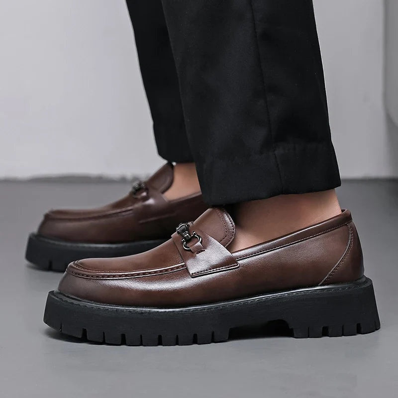 Byron™ | Mocasines de piel con plataforma y hebilla metálica