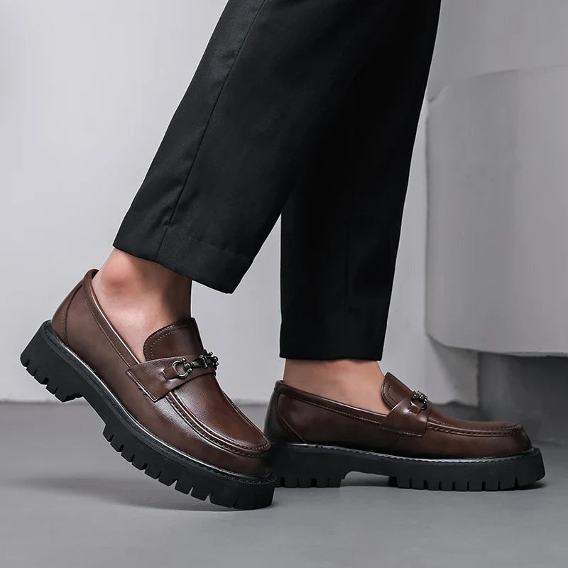 Byron™ | Mocasines de piel con plataforma y hebilla metálica