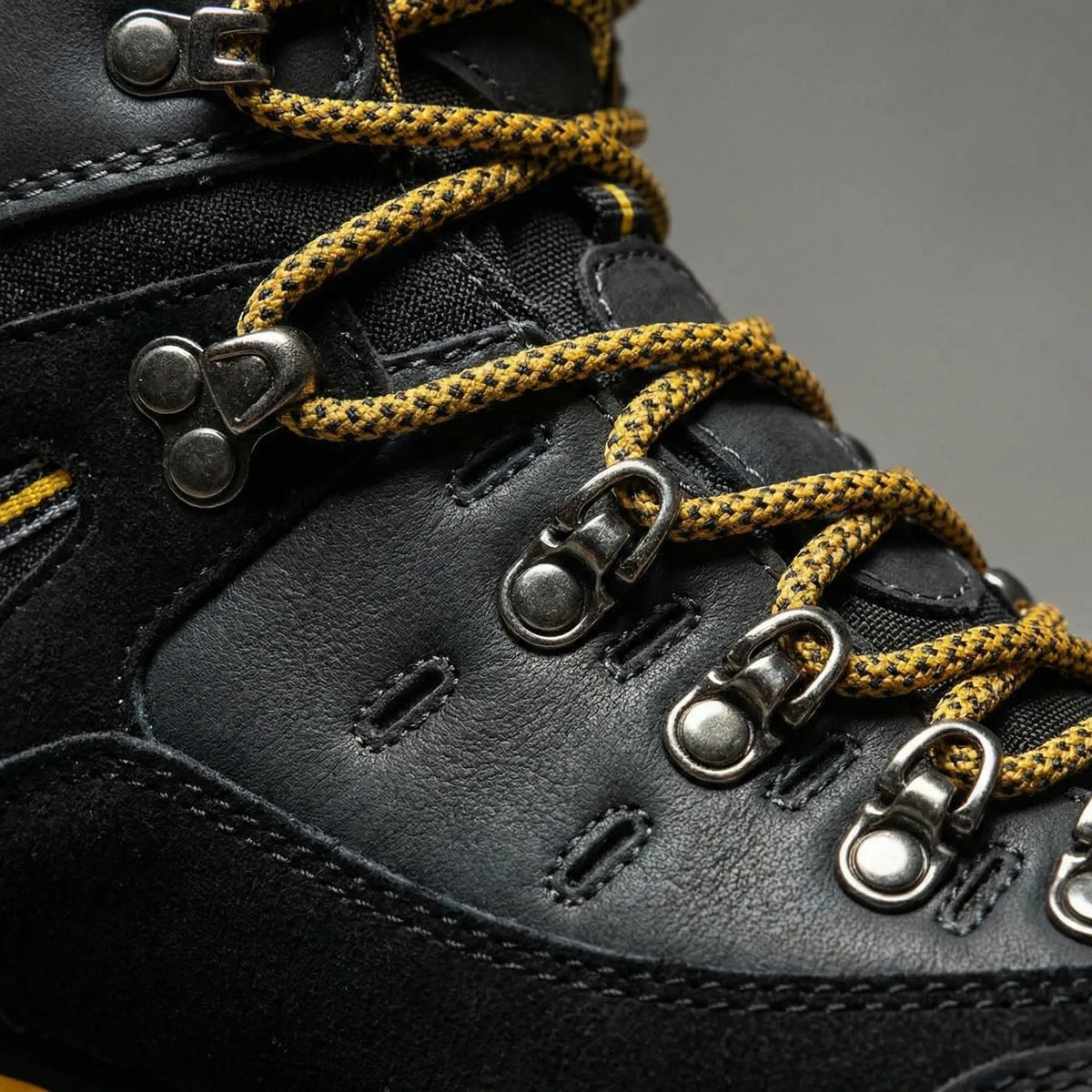 Nathan™ | Botas de senderismo impermeables de ante y caña alta