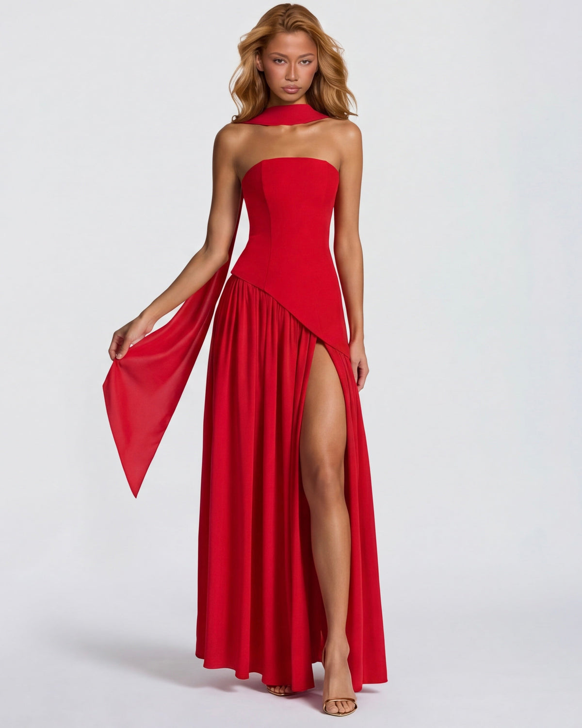 Vestido largo palabra de honor con pañuelo drapeado y abertura