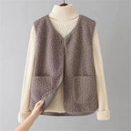 Zoey™ | Chaleco de borreguito con cuello en V y botones