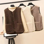 Zoey™ | Chaleco de borreguito con cuello en V y botones