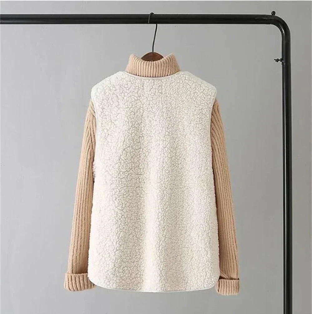 Zoey™ | Chaleco de borreguito con cuello en V y botones