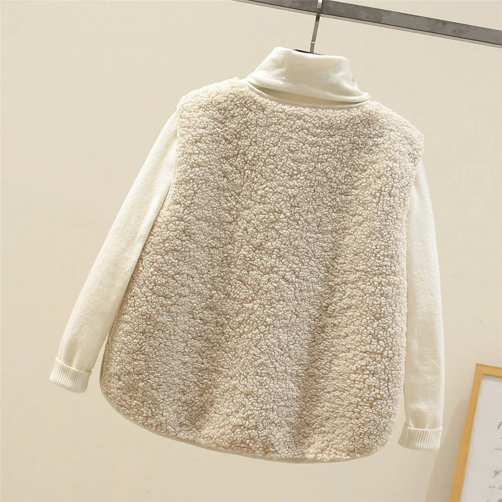 Zoey™ | Chaleco de borreguito con cuello en V y botones