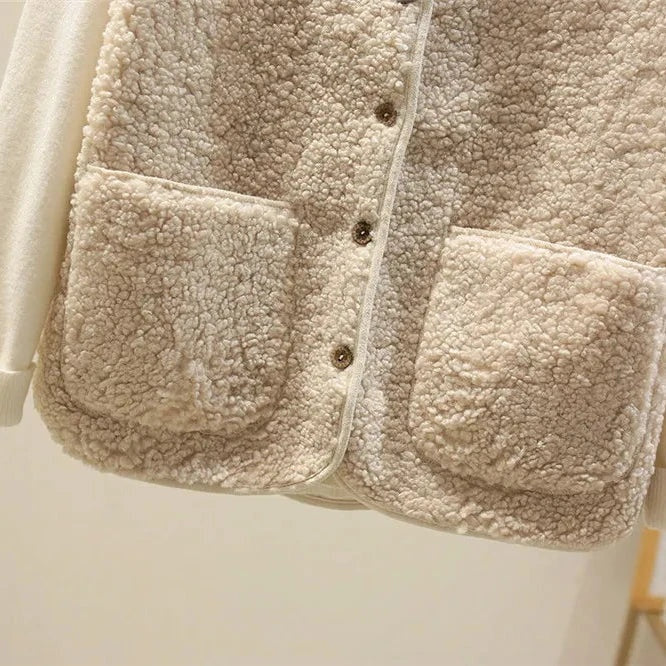 Zoey™ | Chaleco de borreguito con cuello en V y botones