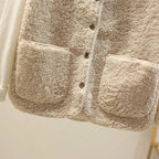 Zoey™ | Chaleco de borreguito con cuello en V y botones
