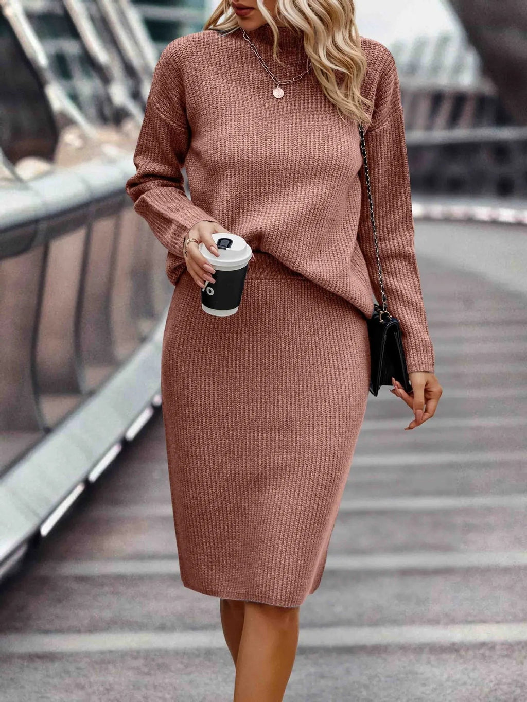 Claire™ | Conjunto de punto: jersey de cuello alto y falda midi