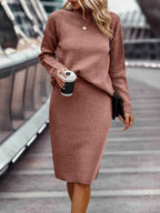 Claire™ | Conjunto de punto: jersey de cuello alto y falda midi