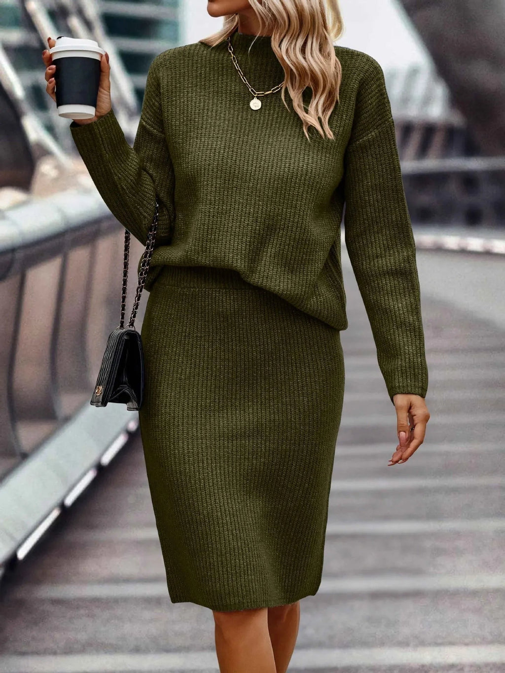 Claire™ | Conjunto de punto: jersey de cuello alto y falda midi