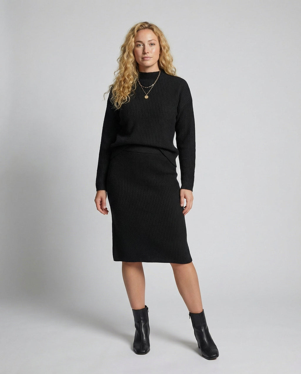 Claire™ | Conjunto de punto: jersey de cuello alto y falda midi