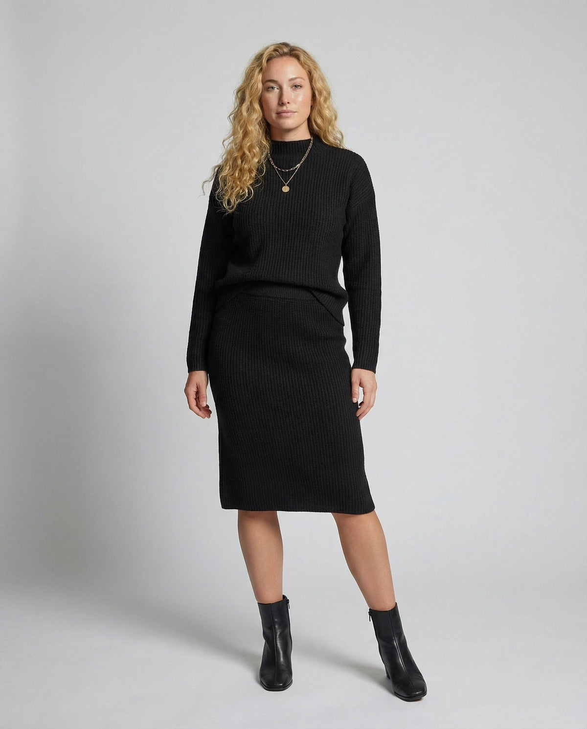 Claire™ | Conjunto de punto: jersey de cuello alto y falda midi