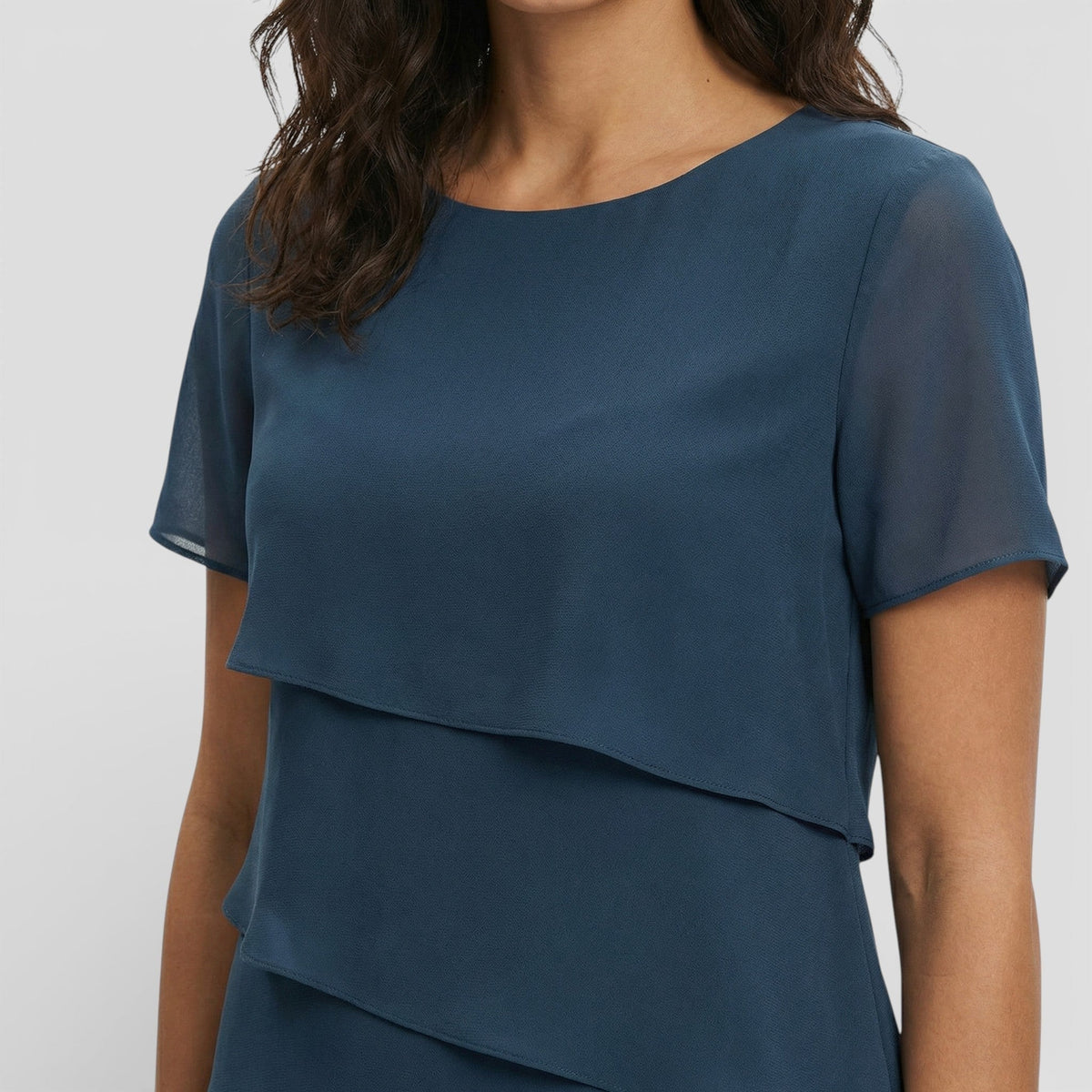 Kayla™ | Vestido midi de volantes con manga corta
