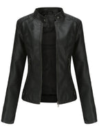 Mabel™ | Chaqueta motera de piel sintética con cuello mao