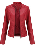 Mabel™ | Chaqueta motera de piel sintética con cuello mao