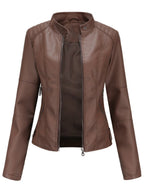 Mabel™ | Chaqueta motera de piel sintética con cuello mao