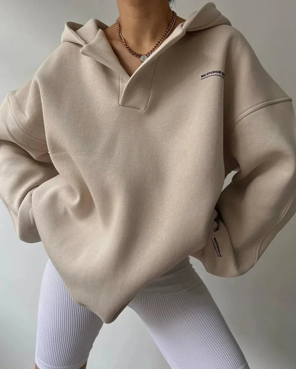 Evelyn™ | Sudadera oversize con capucha y escote en V