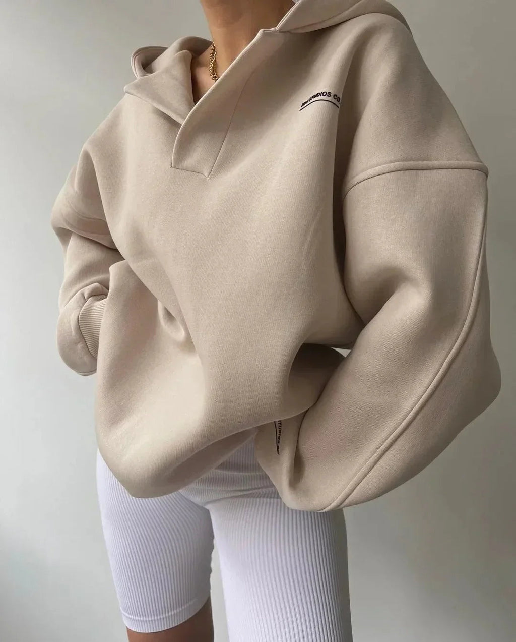 Evelyn™ | Sudadera oversize con capucha y escote en V