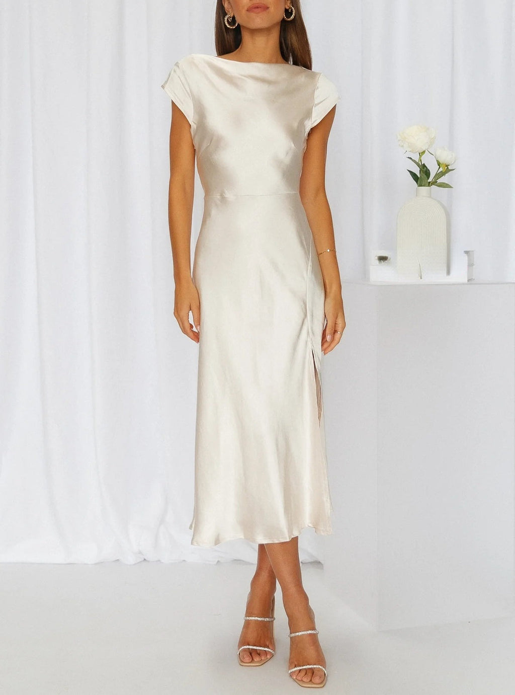 Brianna™ | Vestido midi lencero satinado de manga corta