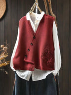 Avery™ | Chaleco de punto bordado con cuello pico y botones