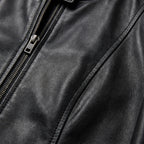 Adriana™ | Chaqueta motera de piel entallada con cuello mao