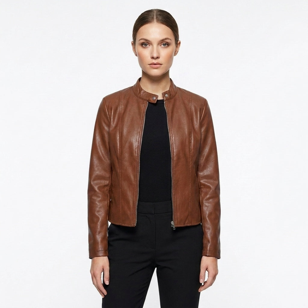 Adriana™ | Chaqueta motera de piel entallada con cuello mao