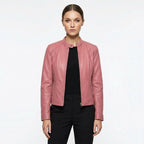 Adriana™ | Chaqueta motera de piel entallada con cuello mao