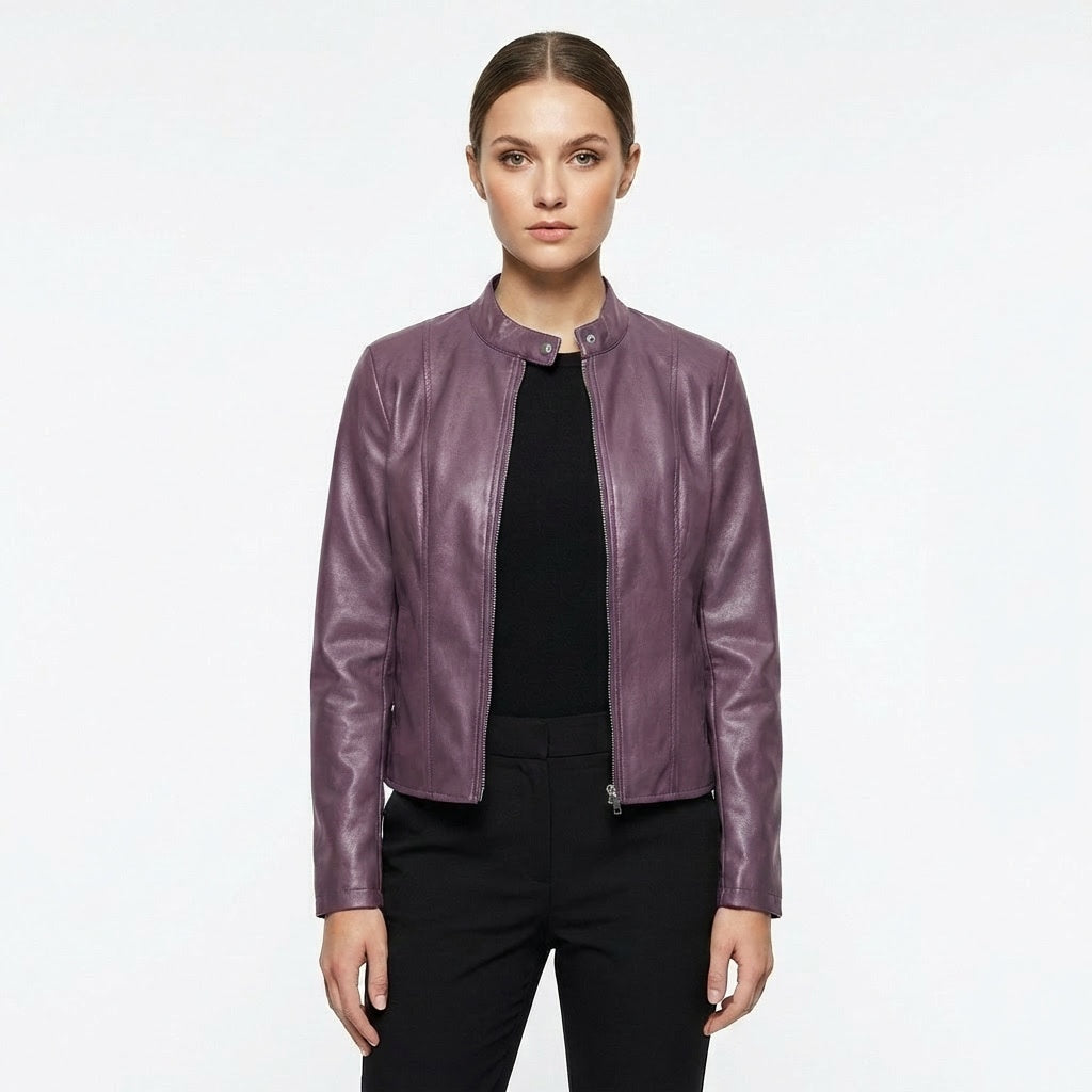 Adriana™ | Chaqueta motera de piel entallada con cuello mao