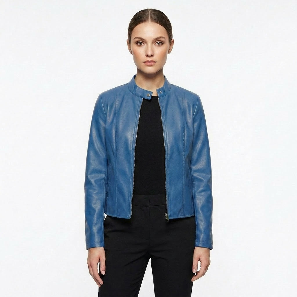 Adriana™ | Chaqueta motera de piel entallada con cuello mao