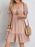 Lily™ | Vestido corto con volantes, escote en V y manga corta