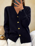Amy™ | Chaqueta de punto con botones de corazón y cuello de pico
