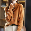 Audrey™ | Jersey fino de lana con cuello perkins y botones