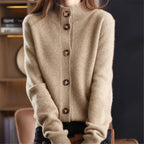 Audrey™ | Jersey fino de lana con cuello perkins y botones