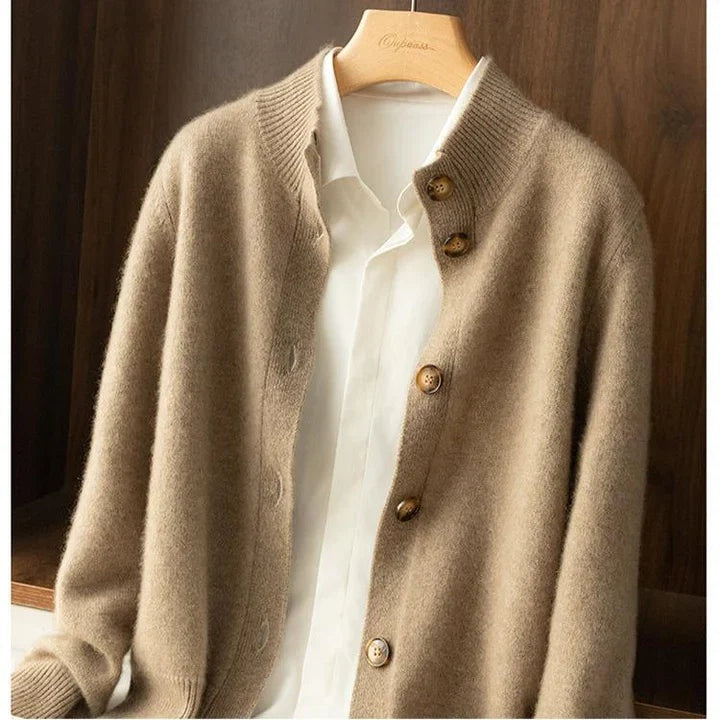 Audrey™ | Jersey fino de lana con cuello perkins y botones