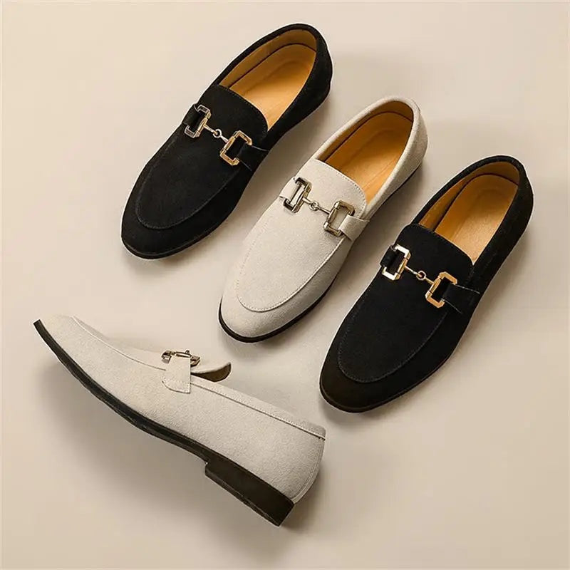 Liam™ | Mocasines de ante con hebilla dorada
