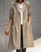 Leah™ | Parka larga impermeable con capucha y cintura fruncida