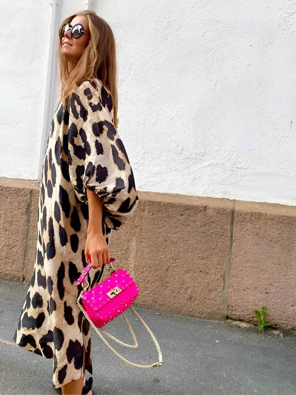 Amelia™ | Vestido largo animal print con escote de pico