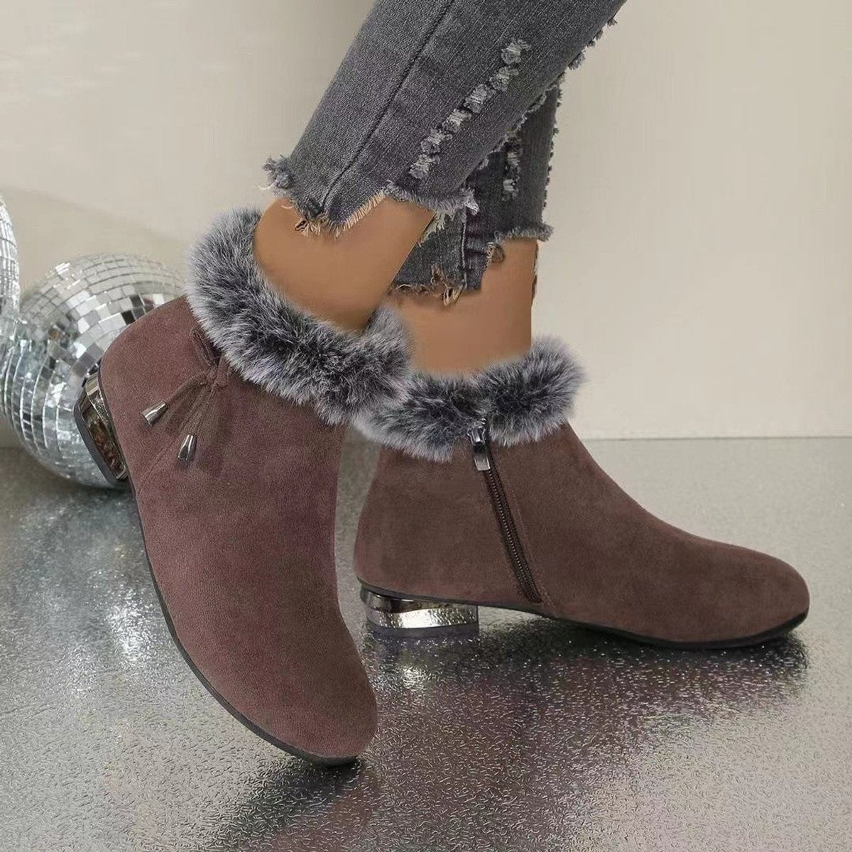 Genevieve™ | Botines de ante con pelo sintético y tacón bajo