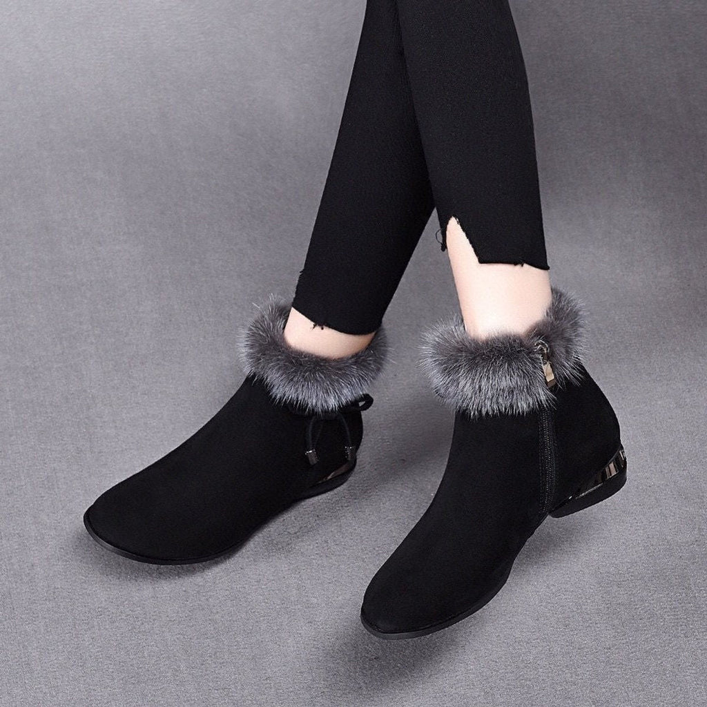 Genevieve™ | Botines de ante con pelo sintético y tacón bajo