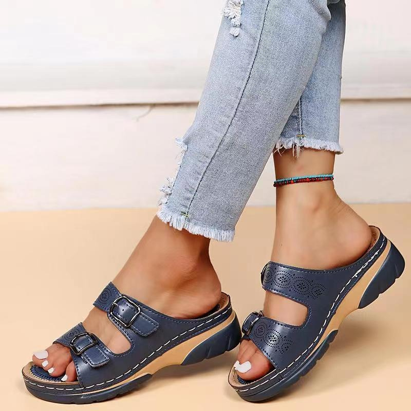 Abigail™ | Sandalias de cuña con doble hebilla y punta abierta