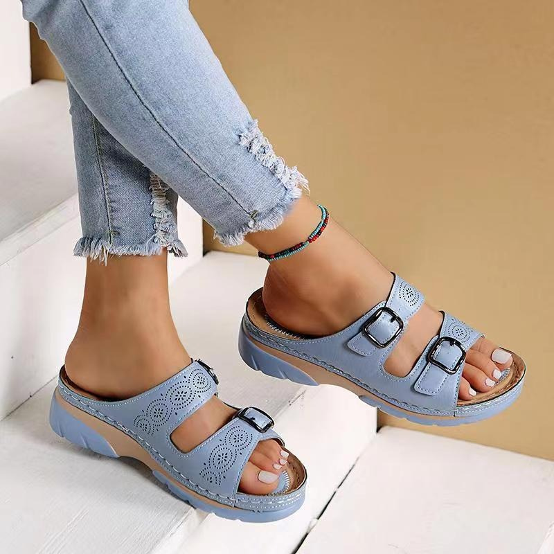 Abigail™ | Sandalias de cuña con doble hebilla y punta abierta