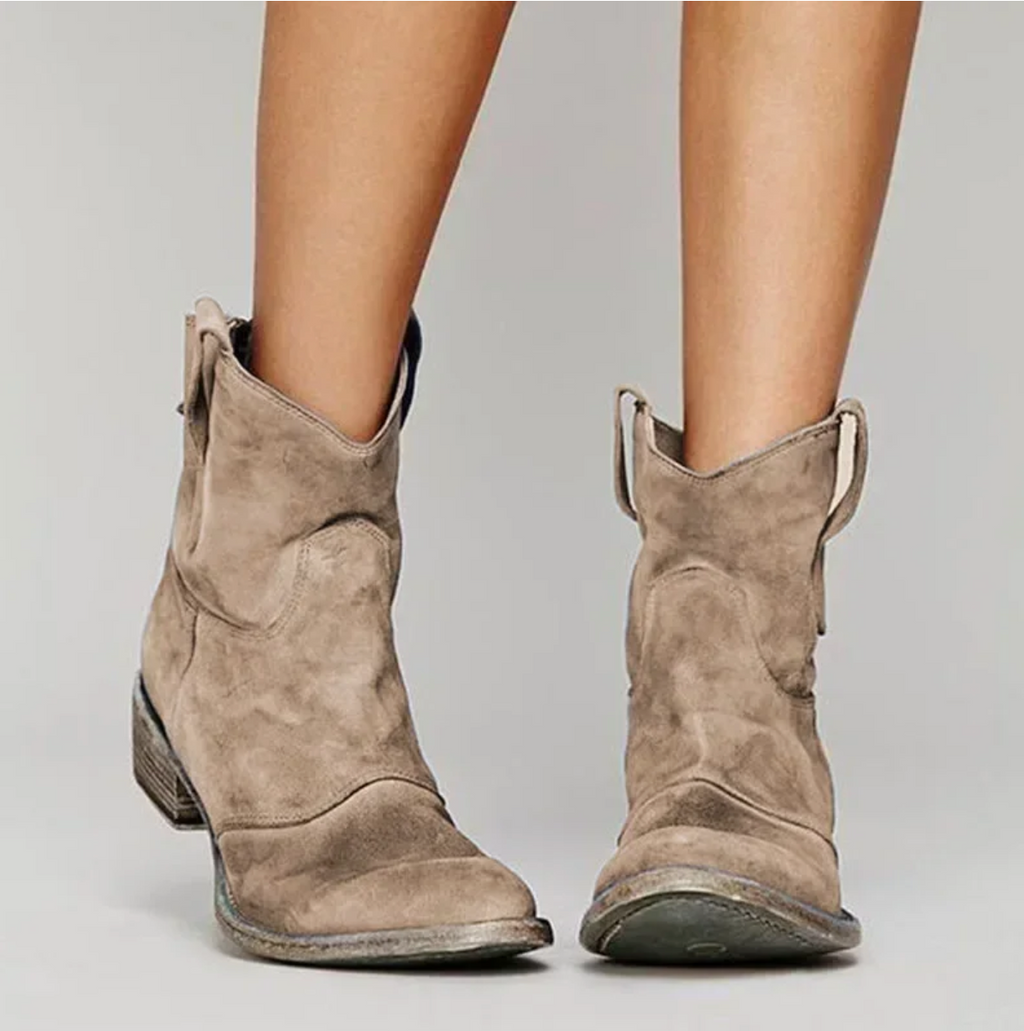 Delilah™ | Botas camperas de ante de caña corta