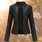 Thea™ | Chaqueta motera slim fit de polipiel con cuello mao