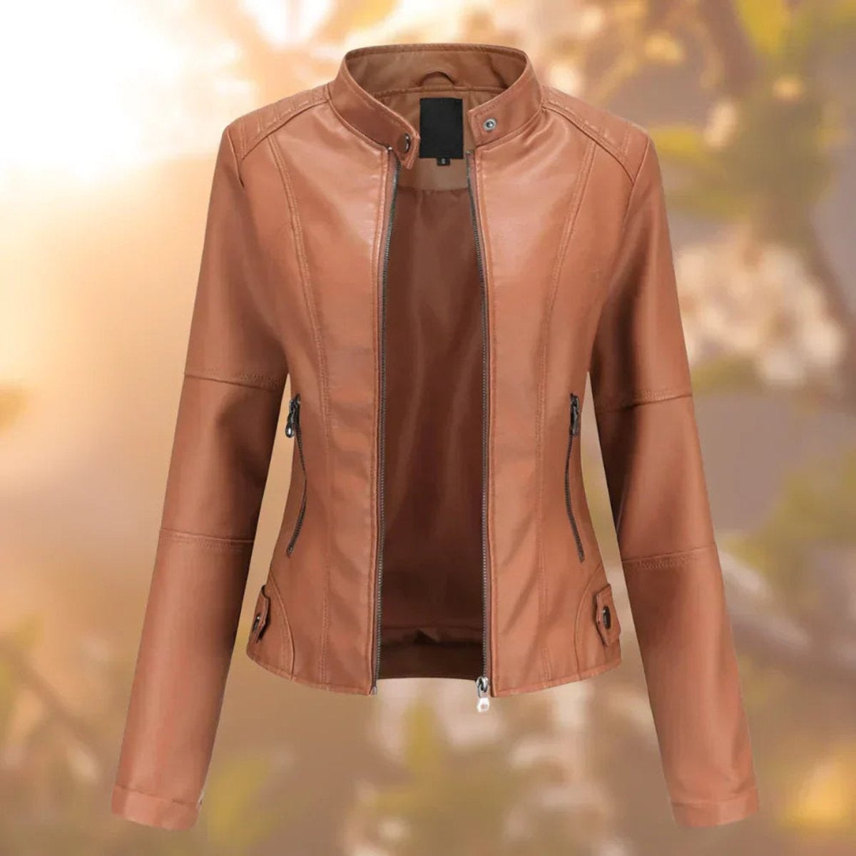 Thea™ | Chaqueta motera slim fit de polipiel con cuello mao