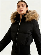 Ashley™ | Chaqueta acolchada con capucha de pelo sintético
