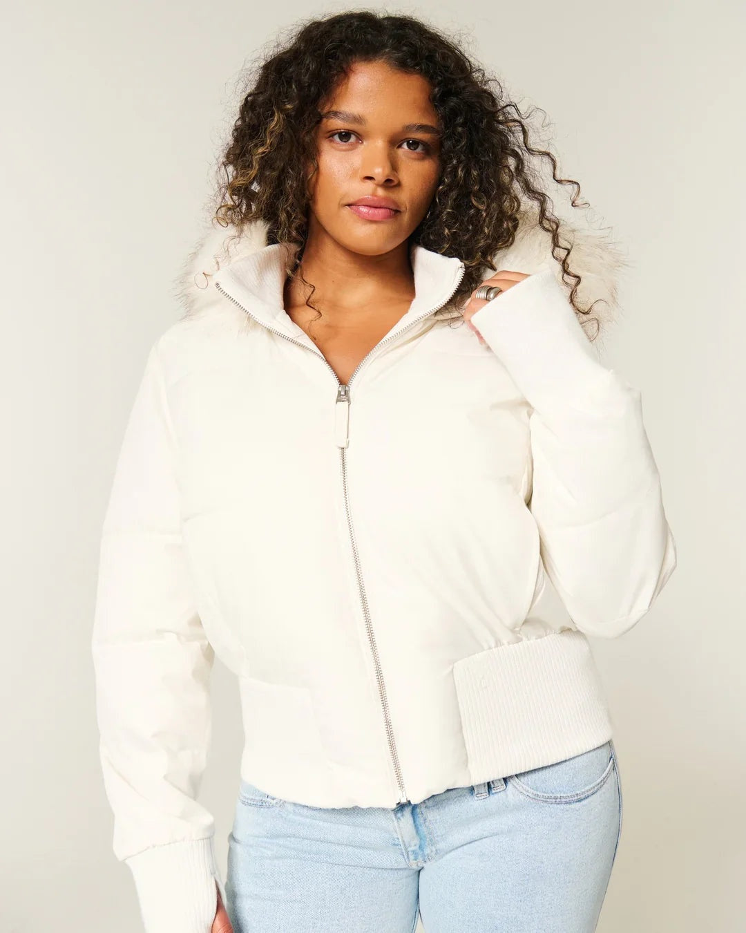 Ashley™ | Chaqueta acolchada con capucha de pelo sintético